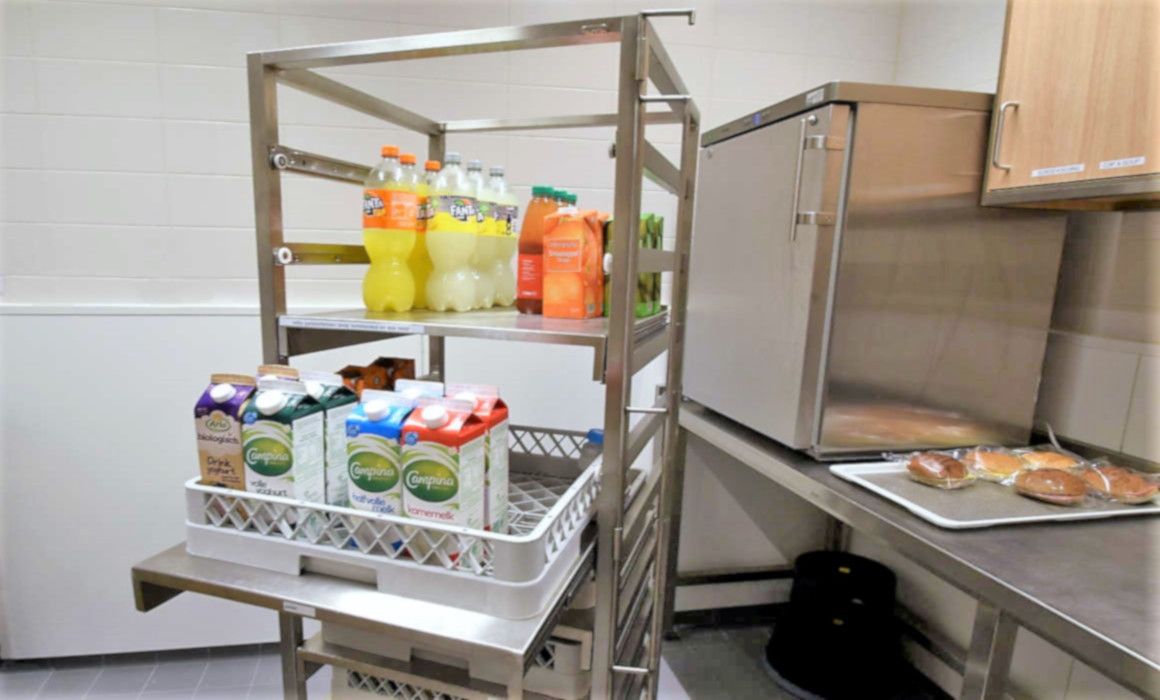 RVS regaalwagen met uittrekbare RVS plateau's